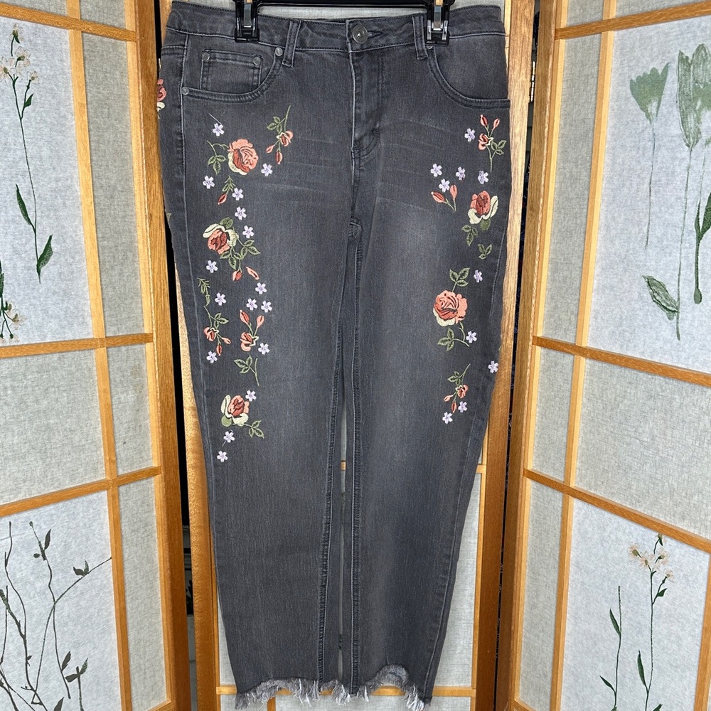 Indigo Thread Co. women's skinny embroidered floral raw hem jeans size 6